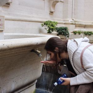 Meet your Posher, Naïra